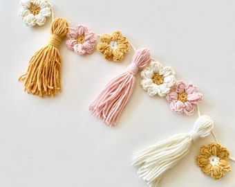 Daisy Garland, Daisy First Birthday Party, Boho Tassel Garland, Groovy One Birthday, Two Groovy Party, Groovy Baby Shower, Daisy Nursery