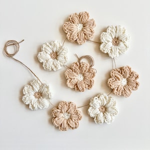 Daisy Garland, Neutral Baby Shower, Floral 1st Birthday Garland, Neutral Party Decor, Pastel Baby Shower Garland, Baby Girl Boho Party Decor