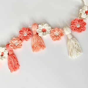 Daisy Garland, Daisy First Birthday Party, Boho Tassel Garland, Groovy One Birthday, Two Groovy Party, Groovy Baby Shower, Daisy Nursery