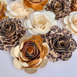 Décoration de fête léopard, décorations d'anniversaire léopard, fleurs en papier doré, fête imprimé léopard, décoration de fête guépard, baby shower léopard