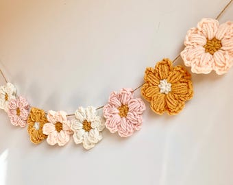 Daisy Garland, Daisy First Birthday Party, Flower Garland, Groovy One Birthday, Groovy Baby Shower Summer, Two Groovy Summer Party Garland