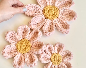 Crochet Flowers Wall Decor Girls Meadow Nursery Spring Wall Hanging for English Garden Cottage Bedroom Decoration