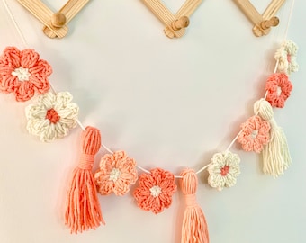 Daisy Baby Shower, Peach Nursery Decor, Coral Nursery Garland, Peach Birthday Decor, Daisy Party Garland, Fun Kids Room Decor, Daisy Garland