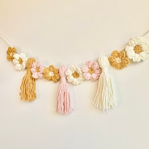 Daisy Garland, Daisy Decor, Retro Classroom Decor, Daisy Bunting, Toddler Girls Room, Groovy Nursery Decor, Boho Flower Bunting Daisies