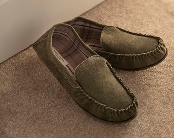 Mens Sheepskin Suede Slip On Loafer Slippers Olive Rubber PVC Sole Cotton Lining Lace Tie Men Lambland Handcrafted Moccasins