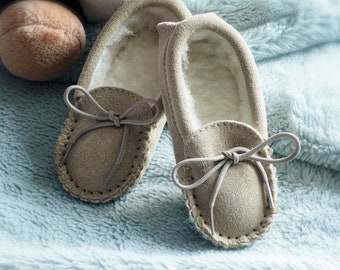 Enfants Peau de mouton Mocassin Pantoufles Soft Suede Cuir Semelle avec Mouton Laine Doublure Dentelle Cravate Enfants Lambland UK Fabriqué Mocassins fabriqués à la main