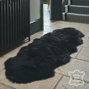 Alfombra de piel de oveja negra azabache: piel de Nueva Zelanda suave y sedosa (125 cm x 65 cm)