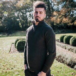 Herren Clapdale 100% Wolle Strickpullover mit Viertelreißverschluss Feinstrick Ungefüttert Aran Pullover Grau Fair Trade Taillierter Pullover UK Made Country Wear Bild 1