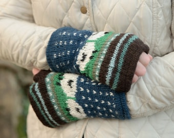 100% Wool Wrist Warmers Sheep Design Hand Knitted Fair Trade Handmade Fleece Lining Fingerless Mittens Extremely Warm Ladies Womens Mens