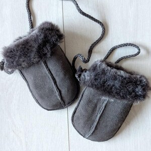 Childrens Babies Sheepskin Keep Safe Cord Mittens Luxury Shearling Lining Suede Outer Kids Gloves Cold Weather Lambland Hand Crafted Grey