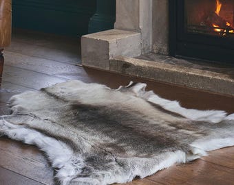 Natural Reindeer Hide Rug, Large Dark Shade Accent (4ft 6 x 4ft)