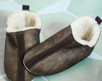 Zapatillas de anteo duro de piel de oveja premium para mujer con forro de esquila Damas Pastor Botas artesanales hechas en sueco Gift Boxed