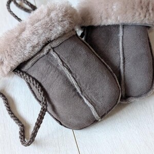 Childrens Babies Sheepskin Keep Safe Cord Mittens Luxury Shearling Lining Suede Outer Kids Gloves Cold Weather Lambland Hand Crafted Vizon