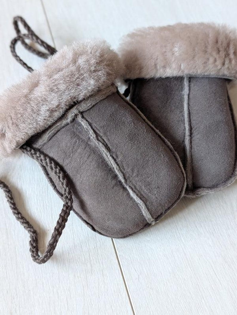 Childrens Babies Sheepskin Keep Safe Cord Mittens Luxury Shearling Lining Suede Outer Kids Gloves Cold Weather Lambland Hand Crafted Vizon