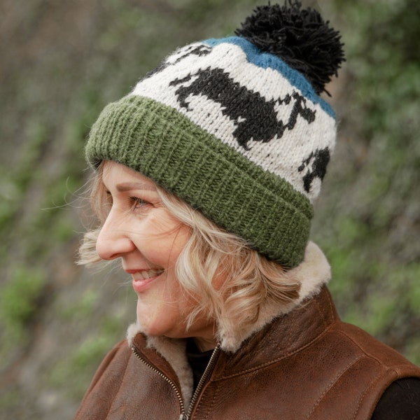 Damen Luxus Wolle handgestrickt Fleece Linie Bommel Beanie Dackel Wurst Hund Wollmütze Lambland Damen Handmade in Nepal Fair Trade Wolle