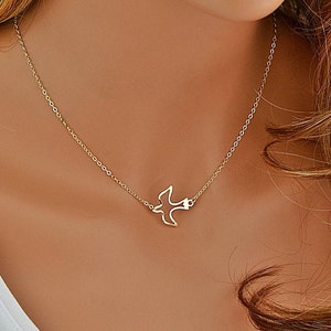 Dove Necklace, Gold Bird Necklace, Peace Dove Necklace, Choker Necklace, Dove Jewelry, Dainty Necklace, Saprrow Necklace, Dove Pendant