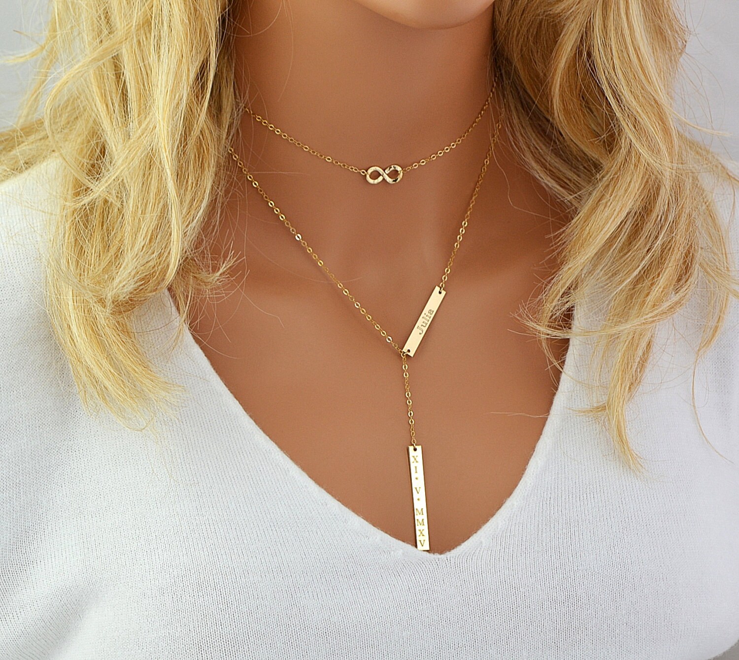 Bar necklace with 2 names top