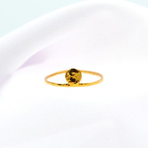 Gehämmerter Goldring, dünner Goldring, stapelbarer Ring für Frauen, Statement Ring Gold oder Silber, 18k Gold Bild 5