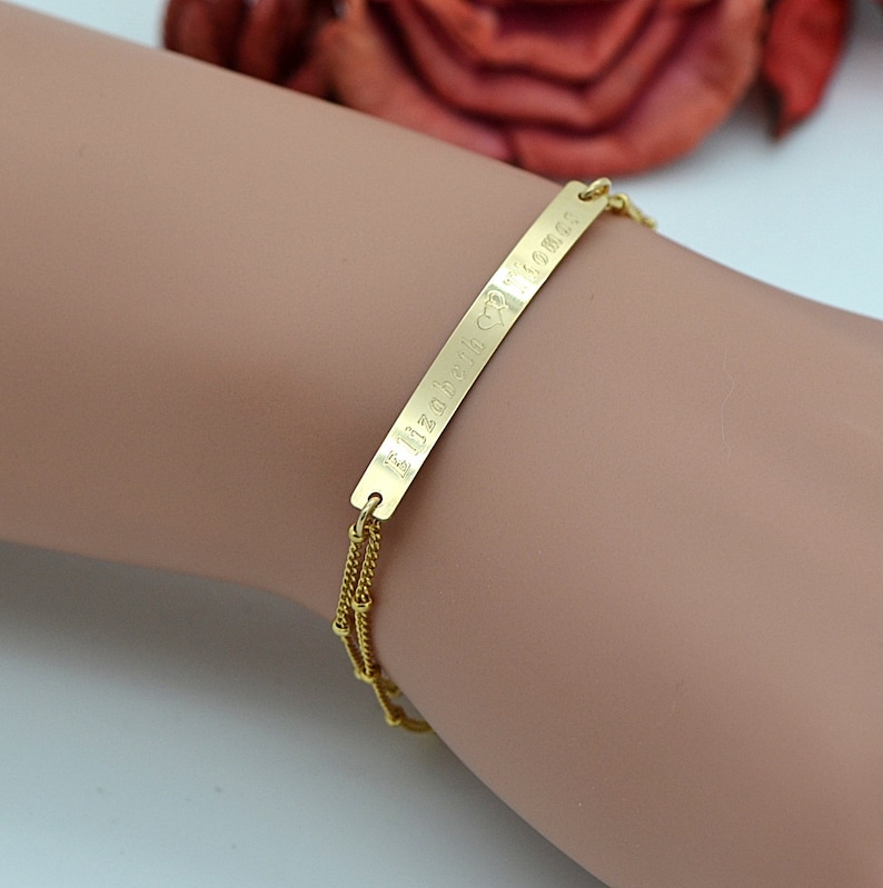 Twee naam armband, gegraveerde armband, Gold Bar armband, zilveren of gouden gepersonaliseerde armband, aangepaste gravure armband afbeelding 1