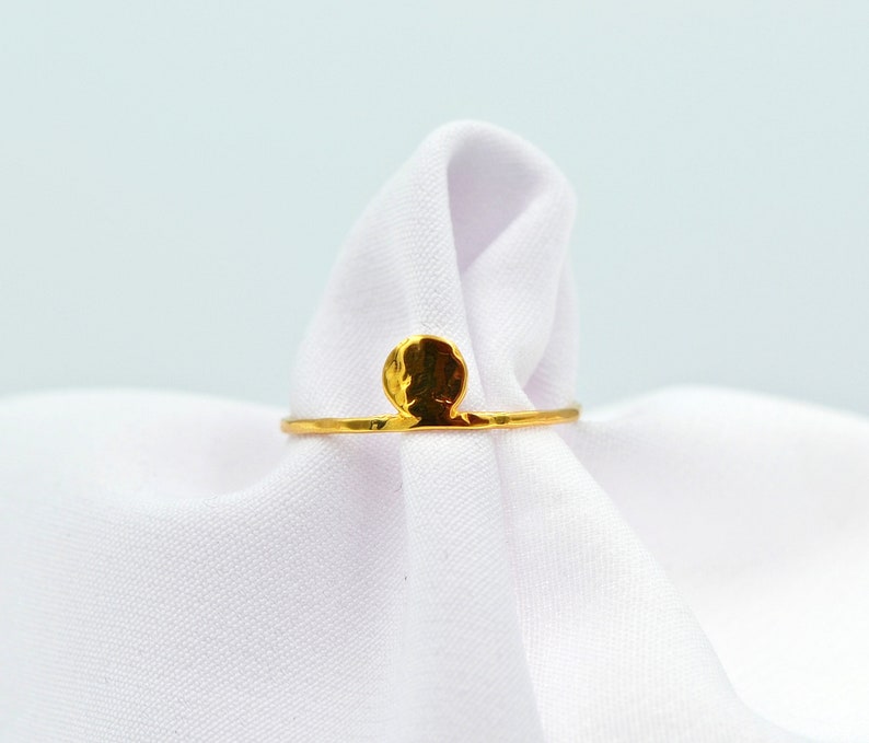 Gehämmerter Goldring, dünner Goldring, stapelbarer Ring für Frauen, Statement Ring Gold oder Silber, 18k Gold Bild 9