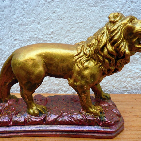 Magnifique statue de lion peint doré vintage français