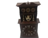Spartus Country Cupboard Dishes Wall Mantel Shelf Electric Clock WORKS Vintage