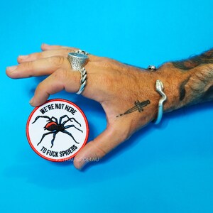 No estamos aquí para follar arañas, parche bordado, parche de araña, parche genial, parche termoadhesivo, parche bordado, parche para chaleco imagen 2
