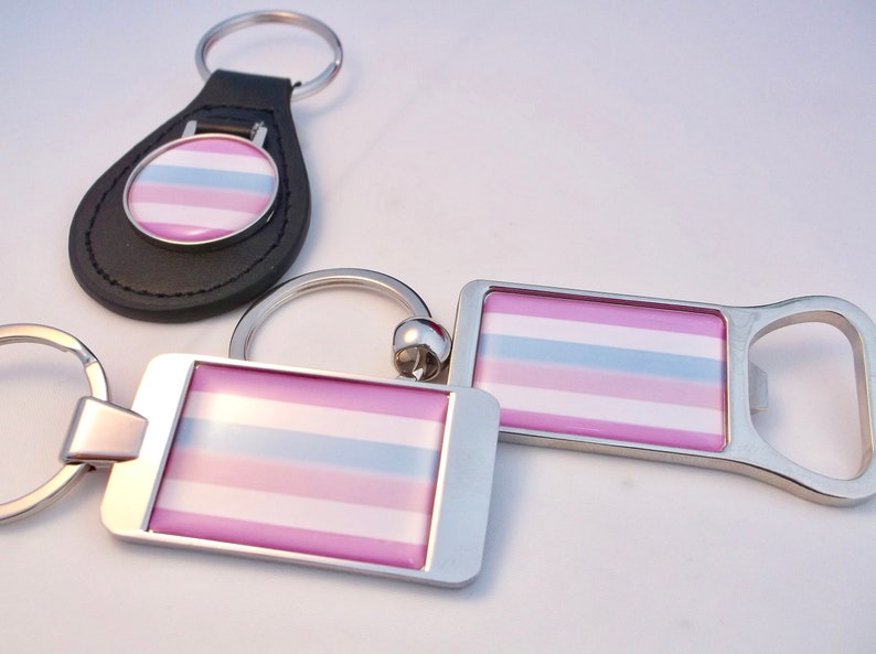 GAY MOURNING PRIDE FLAG RAINBOW KEYRING KEYFOB FOB GIFT