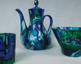 Set da 3 pezzi: piccola teiera o caffettiera --riciclata-- + 1 lumino da tè + 1 piccolo piatto da pasticceria in vetro****3 piccoli pezzi unici dipinti a mano***