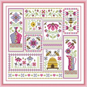 Può includere: Uno schema di punto croce con un alveare, api, fiori e vasi. Lo schema è in stile patchwork con quadrati di diversi colori. I colori sono rosa, viola, verde, giallo e marrone.