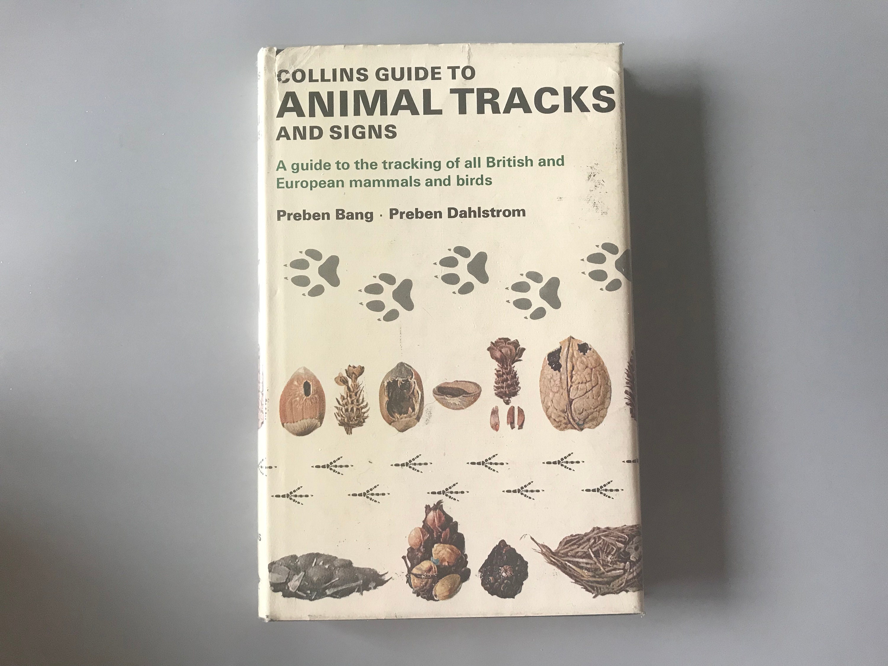 Vintage Hardback Animal Tracks and Signs Gift Idea - Etsy Vintage Hardback Animal Tracks and Signs Gift Idea - Etsy