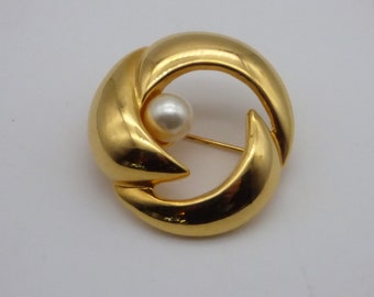 Gold tone and Faux Pearl Brooch Pin, Gift Idea