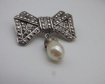 Vintage Silvertone Bow Brooch with Pearl Drop