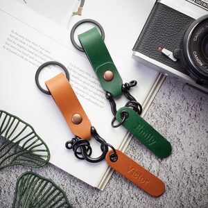 Personalized Leather Shackle Keychain |  Custom Leather Keychain |  Leather Key fob Keychain | Men&#39;s keyring carabiner