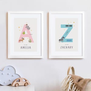 Stampa iniziale personalizzata con nome del bambino dalla A alla Z. Decorazione murale con alfabeto per neonato, regalo per la cameretta del bambino, colori neutro/blu/rosa, con o senza cornice.