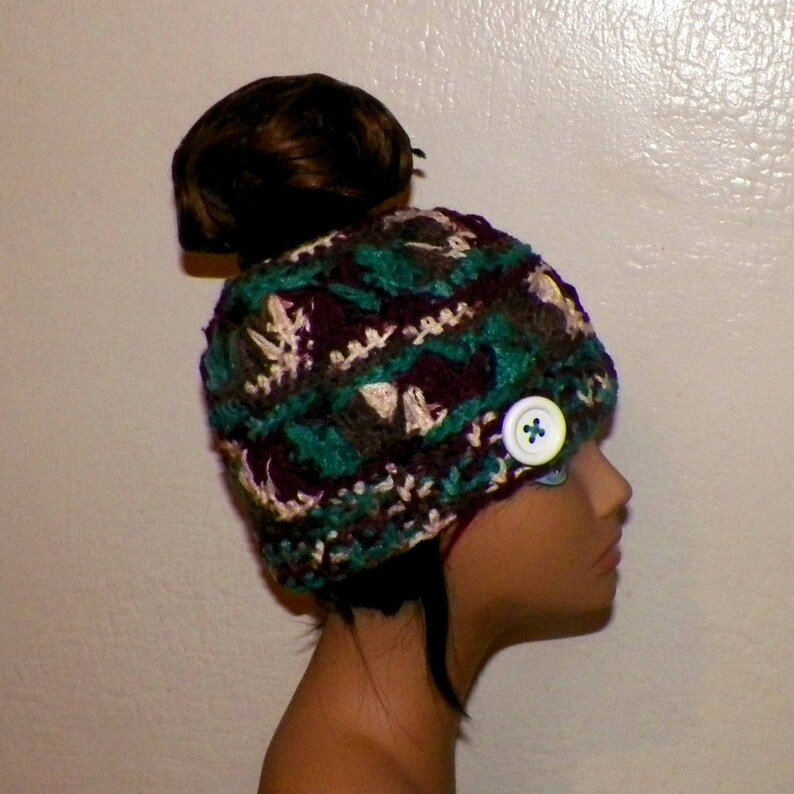 Download Messy Hat Bun Ponytail Red Green White Beanie Mom Life ...