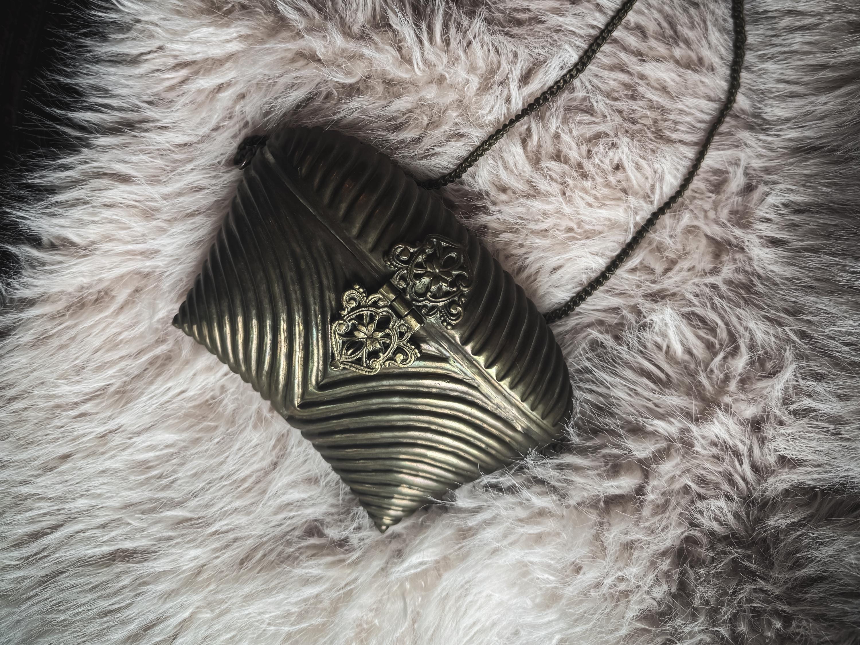 Sac minaudière coquillage France