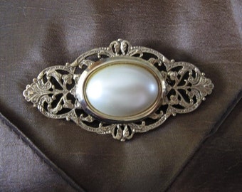 Vintage Pearl Lace Pattern Gold Tone Brooch