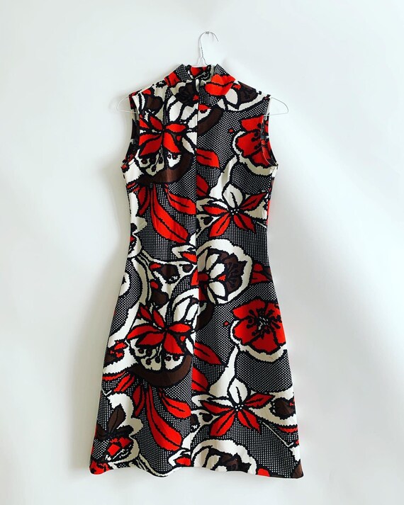 Vintage mod sleeveless mini dress with floral pri… - image 2