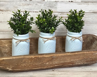 Tarros de cristal pintados en azul cielo, centro de mesa para baby shower con un elegante estilo spa en azul granja, decoraciones para mesas de recepción de boda, decoración costera de playa
