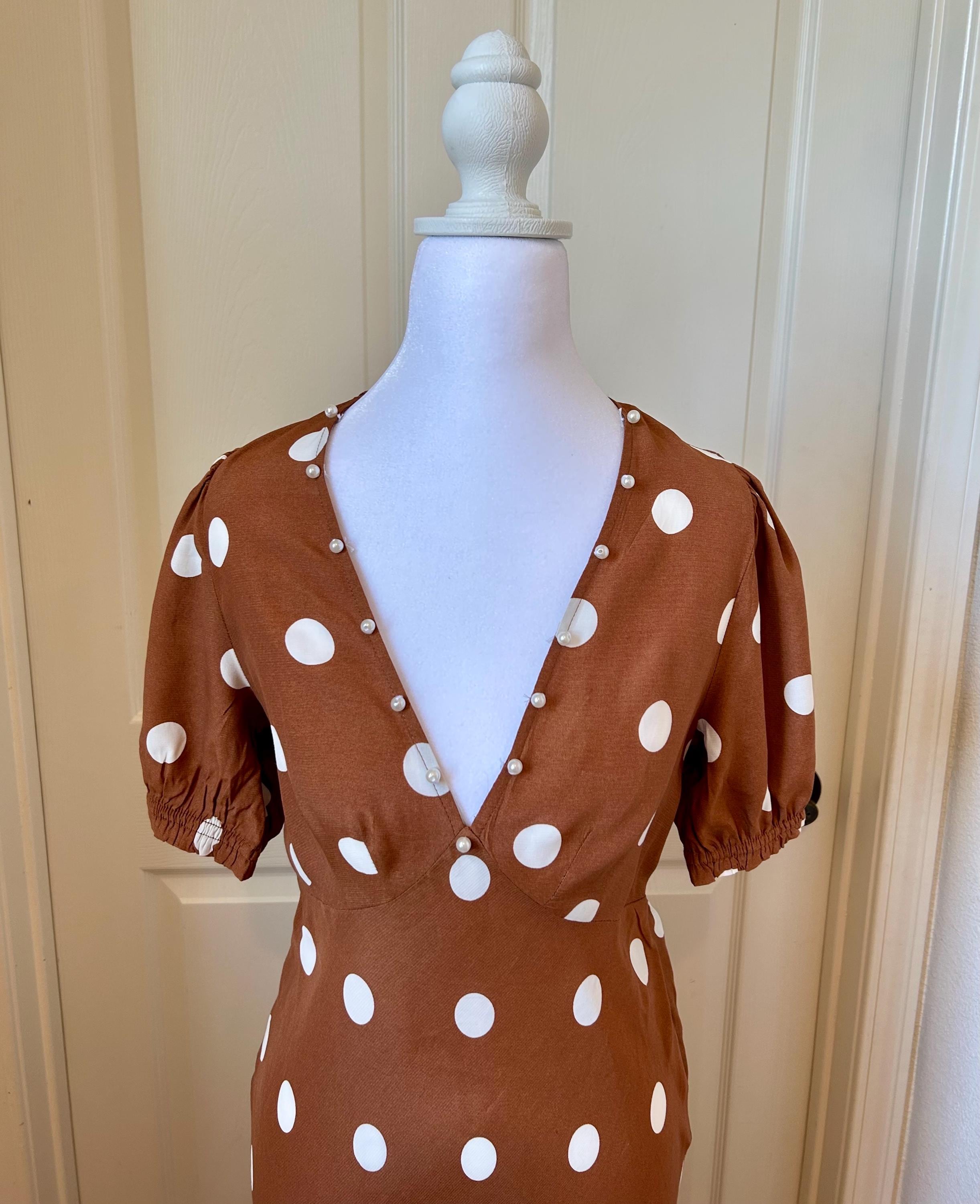 Pretty woman polka dot dress France