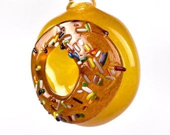 Donut Ornament in Ahorn mit Regenbogen Streuseln, mundgeblasenes Glas, Skulptur, Urlaub, Unikat, Leckerei, Süßigkeiten, tolles Weihnachtsgeschenk