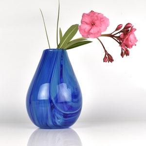 Blue Swirl Vase- hand blown glass vase, swirled, colorful, wavy, flower vase, centerpiece, home decor, great gift, bright, vibrant
