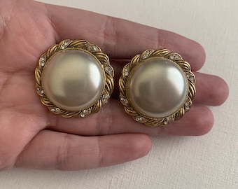 Gold Tone Filigree /& Blue Oval Cabochon Clip On Earrings Vintage 1980s 1990s Large Unsigned 1928 Designer Dome Clip Ons