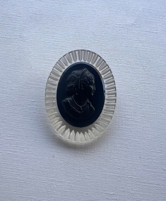 Vintage cameo black resin over clear resin oval br