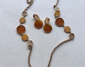 Vintage Sarah Coventry “1974 Taste of Honey” gold tone faux molt glass necklace and dangle clip on earrings jewelry set