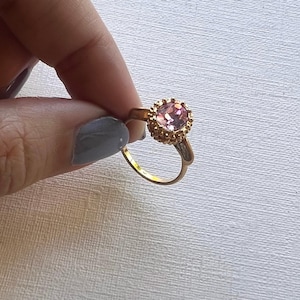 Bague Avon vintage dorée avec strass roses