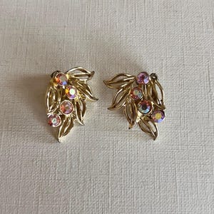 Vintage Mid-century gold tone open work rhinestone leaf clip on earrings