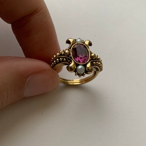 Vintage Avon purple rhinestone and faux pearl vintage ring size 7.5