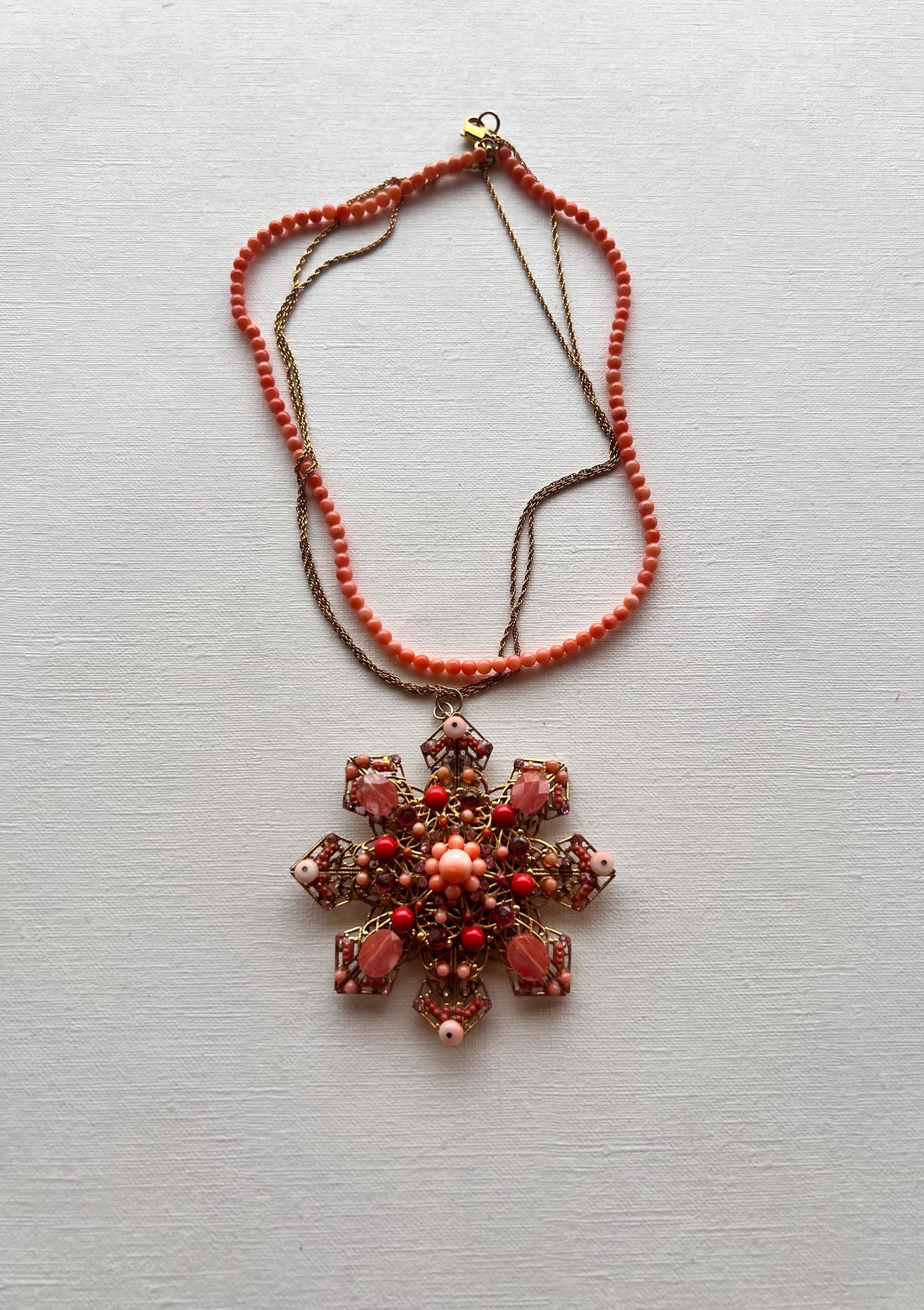 コーラルビーズ ネックレス ヴィンテージコーラルビーズネックレス：ゴールドトーンフィリグリー